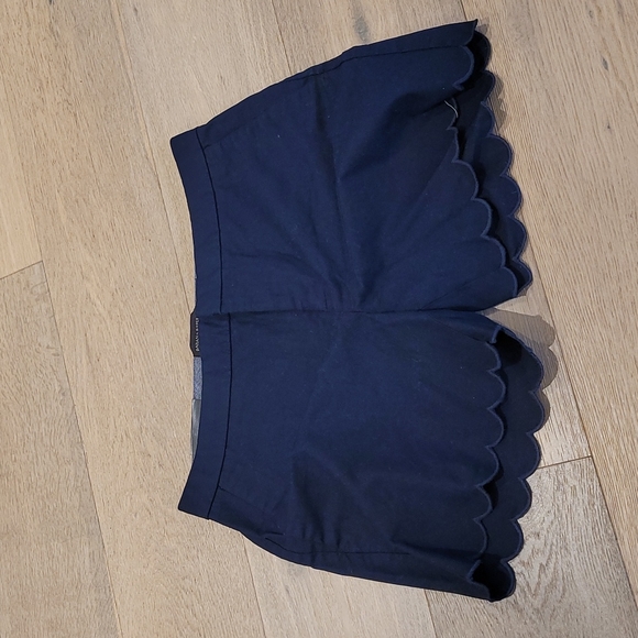 NWT Banana Republic Dark Navy Scalloped Shorts - Picture 2 of 8